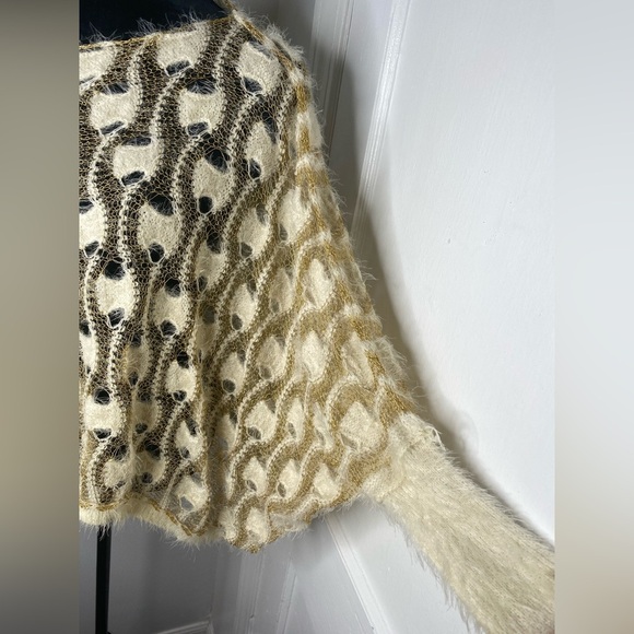 Tasha Nordstrom Cream and Brown Geometric Shrug - Picture 7 of 7